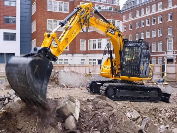 Гусеничный экскаватор JCB JS 130