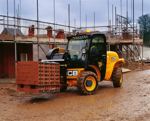 Телескопический погрузчик JCB 520-40