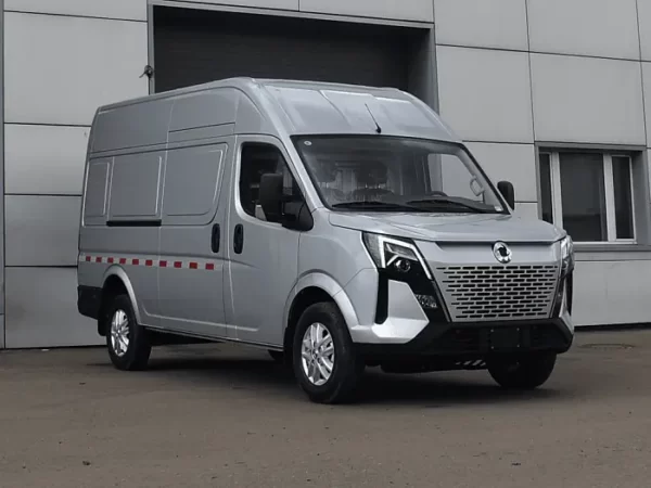 Коммерческий автомобиль DongFeng K33-561 длинная база с высокой крышей, цельнометаллический, металлик