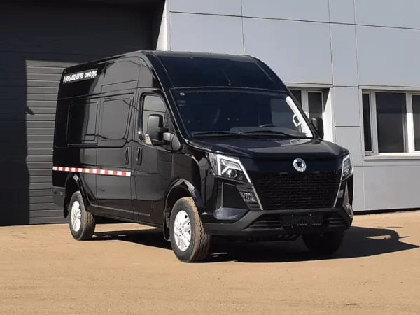 Коммерческий автомобиль DongFeng K33-561 длинная база с высокой крышей, цельнометаллический, черный